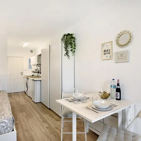 아파트 Estudio Torres Del Sol